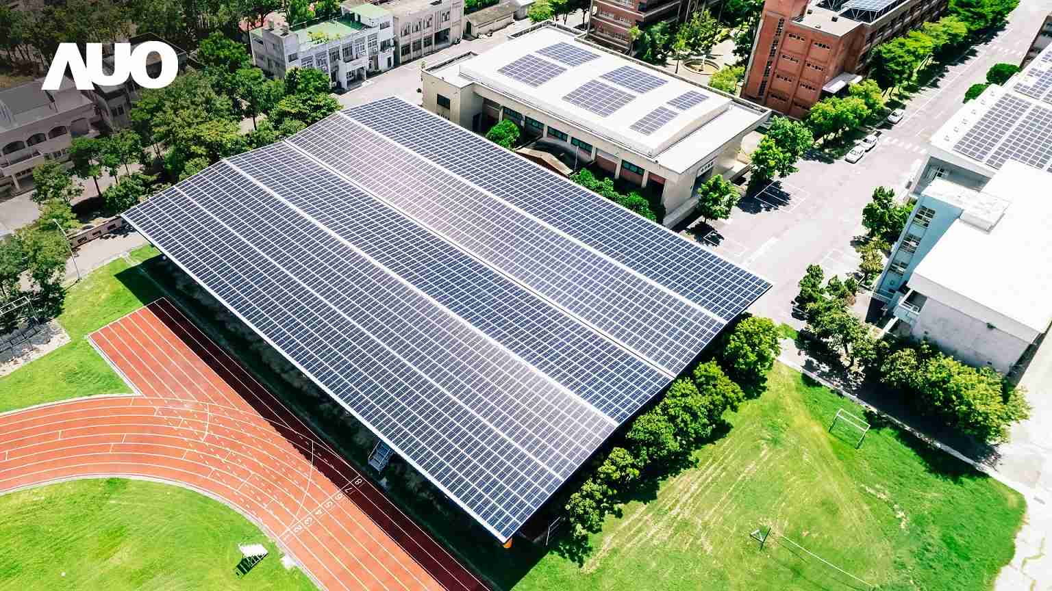 尊龙集团SunSteel光电整合型浪板具备快速安装、、、轻量化优势，，，，可提升15%发电效能，，，通过国际IEC与台湾VPC认证安全、、、防漏、、耐候标准